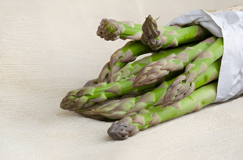 can rabbits eat asparagus ,Potential Risks of Feeding Asparagus to Your Rabbit